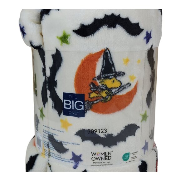 Peanuts Snoopy Halloween Plush Throw Blanket 60x72" Oversized Soft Cozy - Picture 3 of 11
